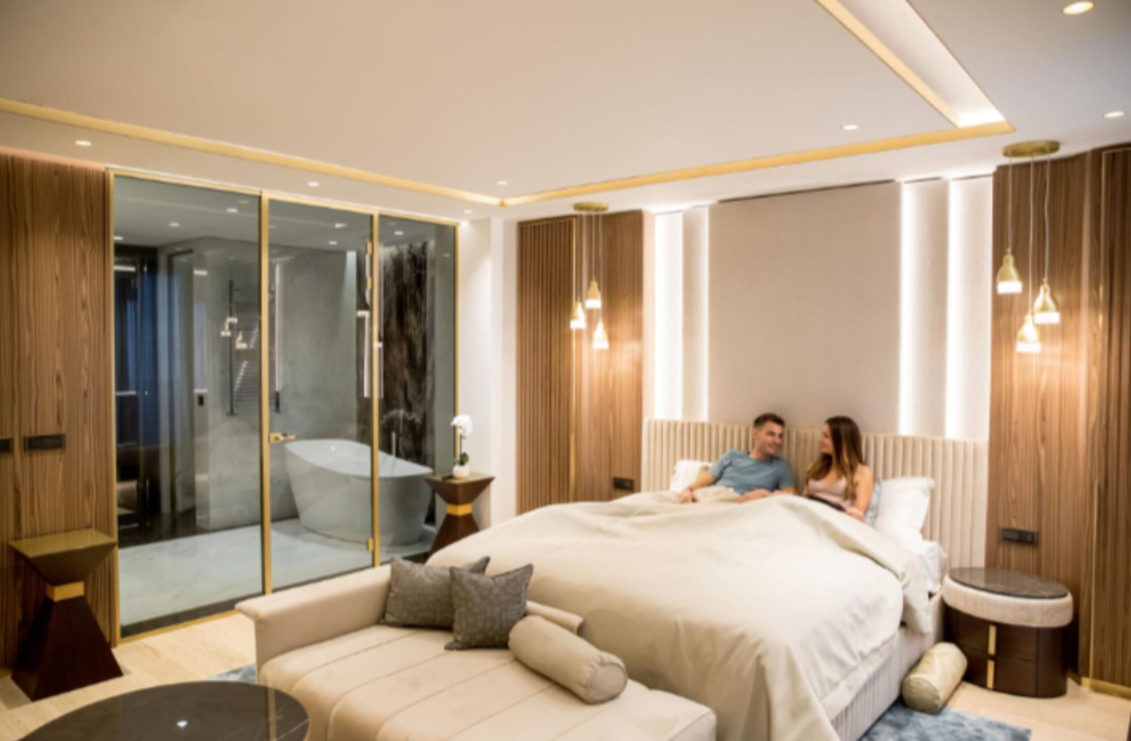 15 modern couple Bedroom Decor Ideas That feel Cozy, romantic & Expensive