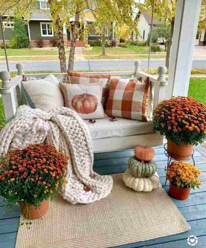 Cozy Bench & Blanket Styling
